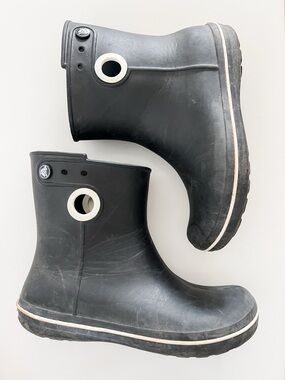 CROCS Women’s Jaunt Shorty Boots in Black